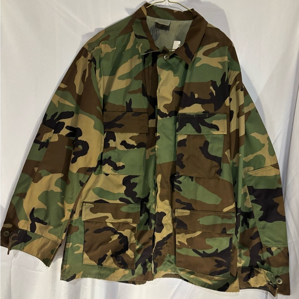 Authentic  Men’s Military Shirt Size L